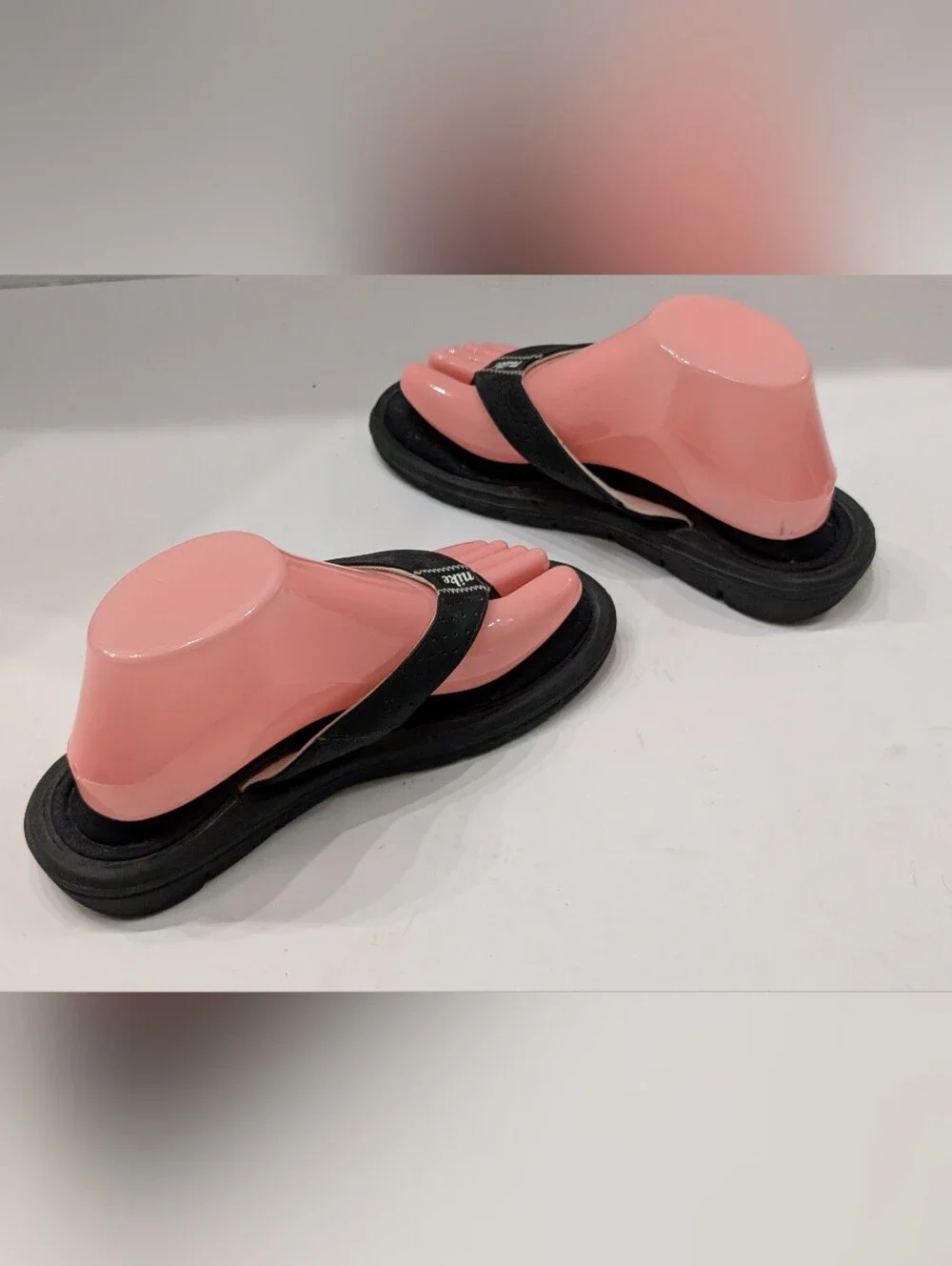 Nike Women's 8 Comfort Footbed Black White Flip Flop Thong Sandals 354925-011